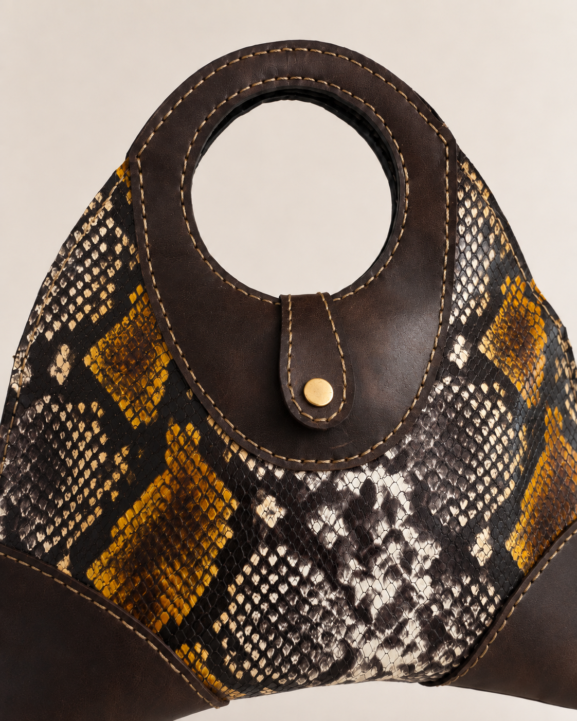 Handgefertigte Leder-Handtasche im Snake-Look